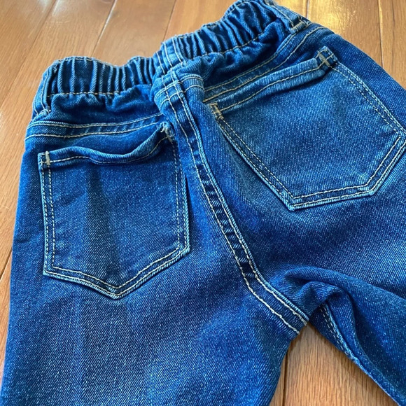 Toddler boys Old Navy Jeans - Picture 2 of 3